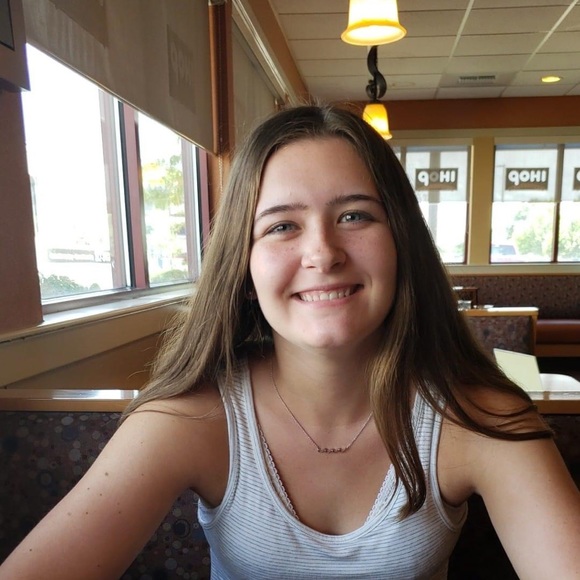 Meet your Posher, Faith - Picture 2 of 2